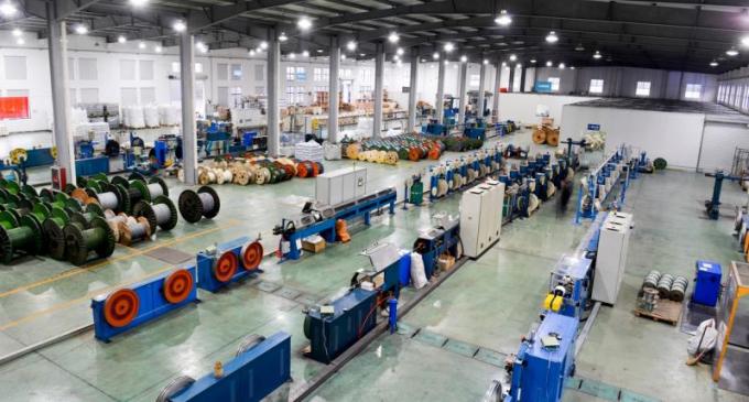 Внешний оптический кабель ADSS Однорежимный оптический кабель MDPE 24-ядерный оптический кабель Волоконный оптический кабель 14